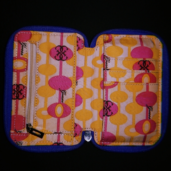 Guess wallet - Picture 3 of 6